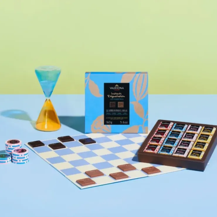 VALRHONA Coffret 32 Carrés de Chocolats Noir et Lait Les Essentiels 160 g Best