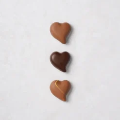 VALRHONA Coffret 8 Cœurs Fourrés Chocolat Noir et Lait 75 g Discount