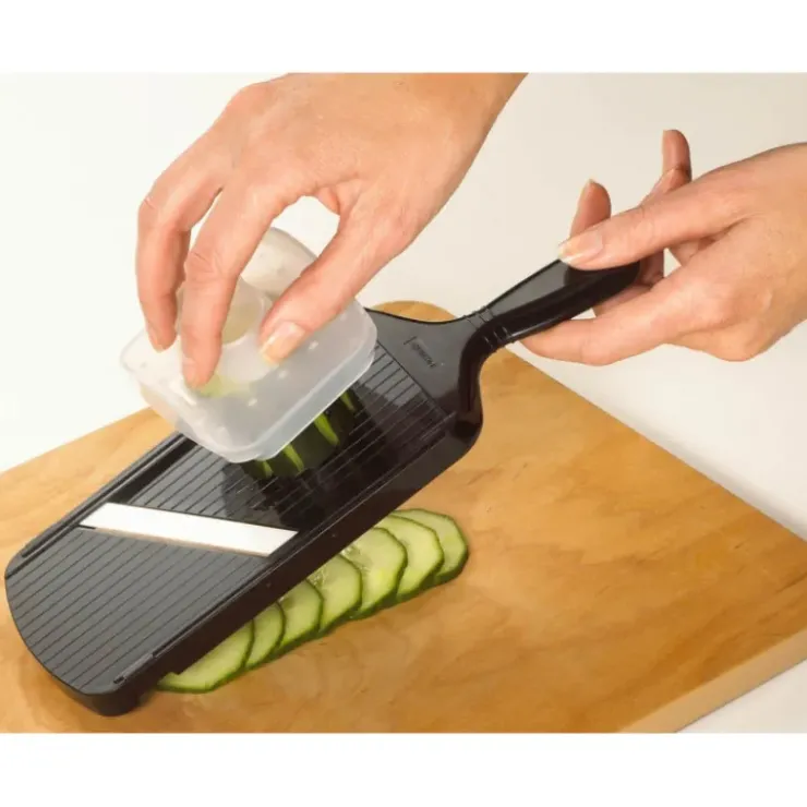 KYOCERA Mandoline Réglable Lame Céramique avec Protège Doigts Noire Online