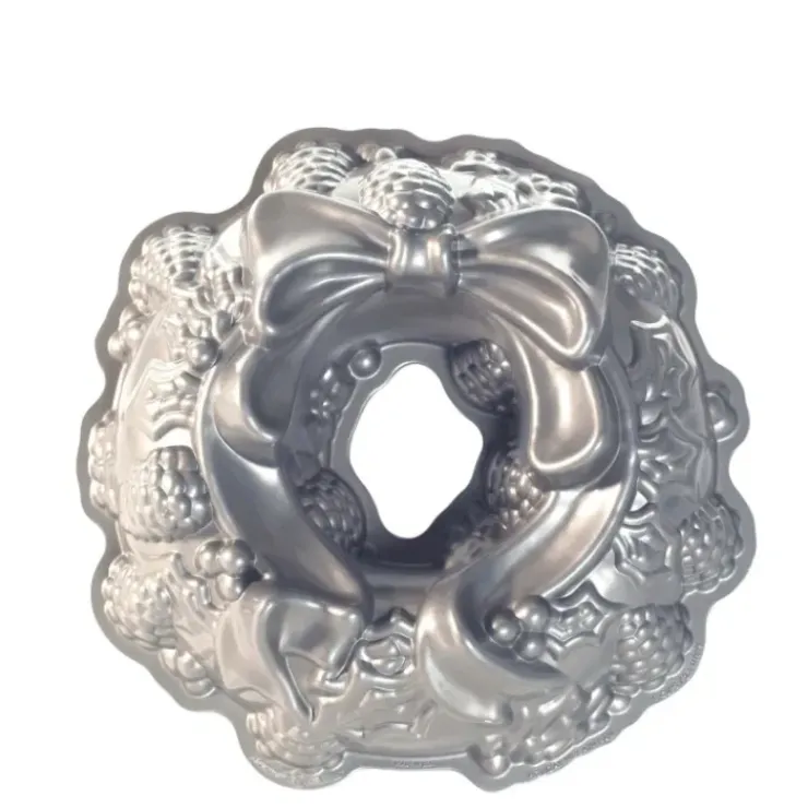 NORDIC WARE Moule à Gâteau Bundt Couronne de Noël Silver Outlet