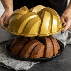NORDIC WARE Moule à Gâteau Bundt Torsadé Gold Hot