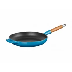LE CREUSET Poêle en Fonte 28 cm Azur avec Manche en Bois Signature Sale