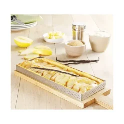 DE BUYER Rectangle perforé 25 x 8 cm de L'école Valrhona par Clearance