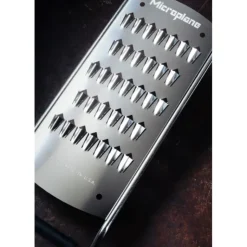 MICROPLANE Râpe à Carottes Gourmet Noir Hot