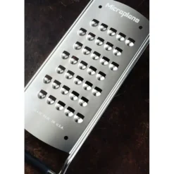 MICROPLANE Râpe Très Gros Grains Gourmet Noir Discount