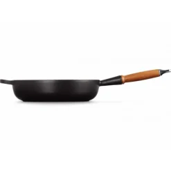 LE CREUSET Sauteuse en Fonte 28 cm Noir Mat avec Manche en Bois Signature Best